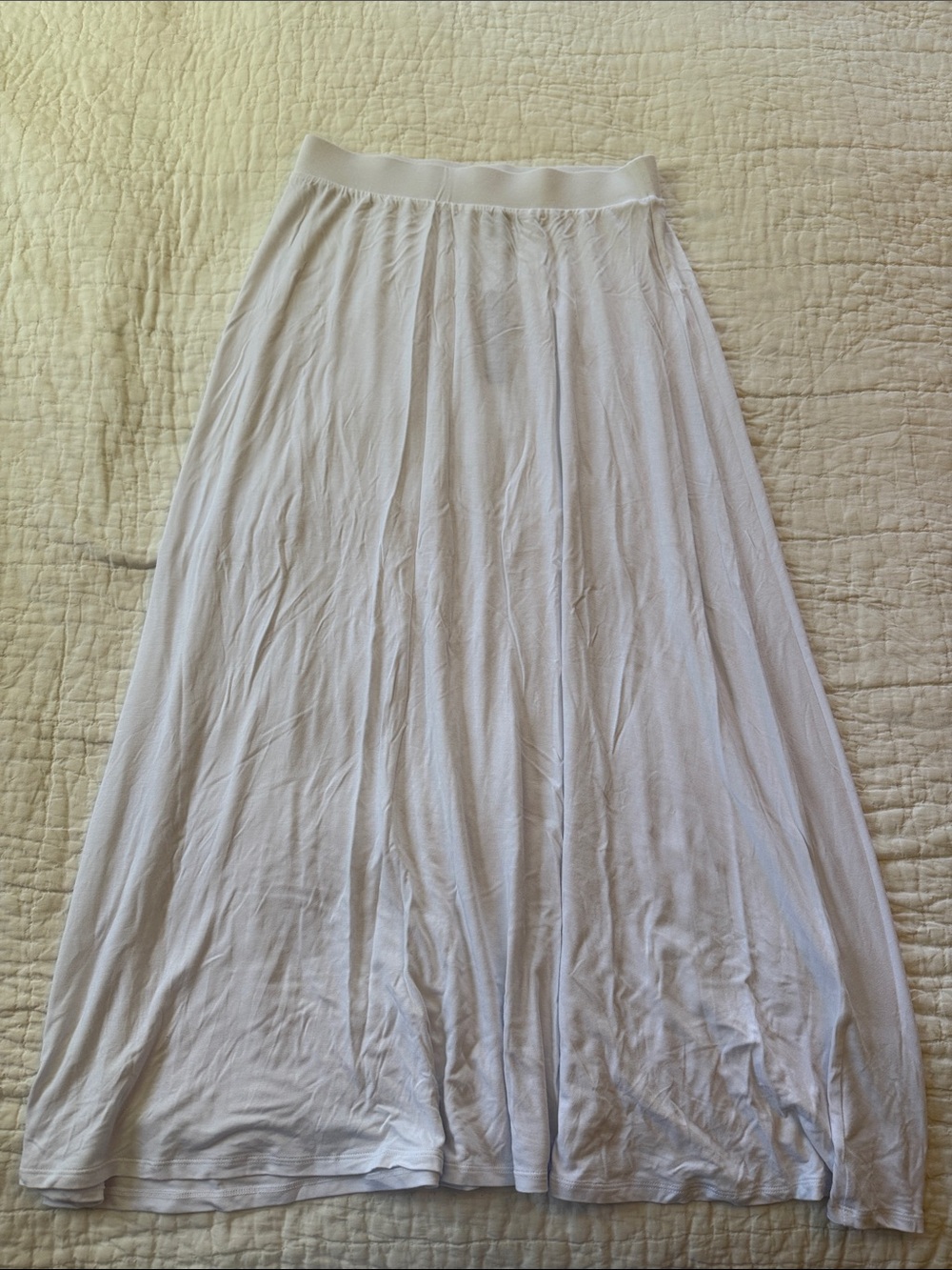 Versatile White Maxi Skirt with Elastic Waistband